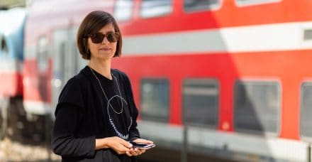 פגישה ברכבת: האישה שעוזרת לנשות ג'יסר-א-זרקה לרקום חלומות