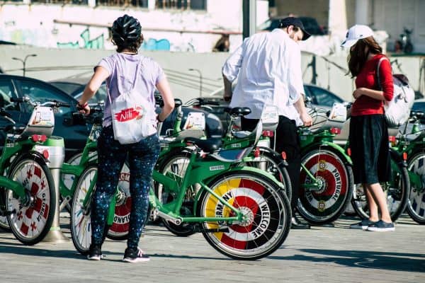 רוכבים בתל אביב. למצולמים אין קשר לכתבה. צילום: shutterstock