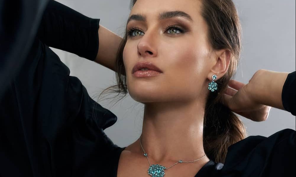 בושם ותכשיטים הם שילוב מנצח בטח אם זו מתנה לחג