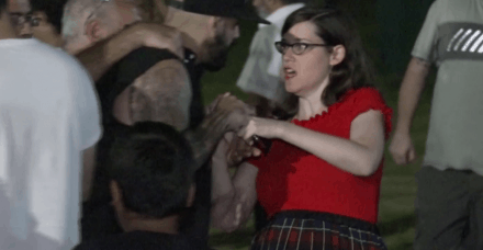 זה צריך להיות מאוד פשוט: לא דוחפים אישה בהריון