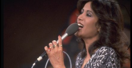 20 שנה למותה של עפרה חזה: סיפור החיים העצוב של "הזמיר משכונת התקווה"