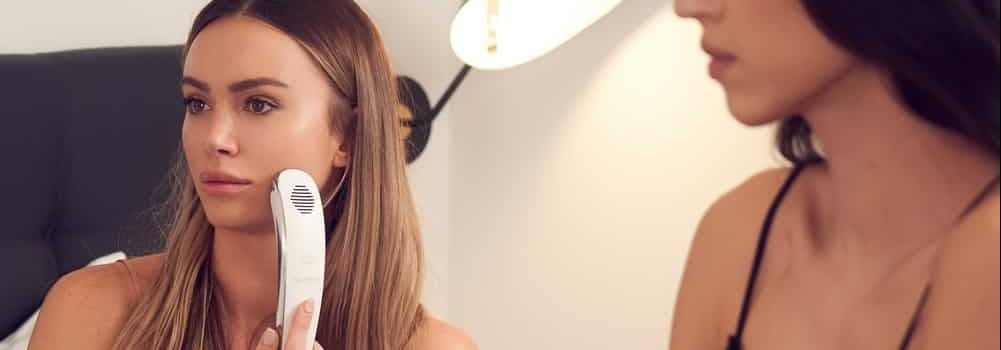 מעכשיו תוכלי לעבור טיפולי אנטי אייג'ינג, פיגמנטציה ואפילו אקנה אצלך בבית עם מכשיר אחד קטן