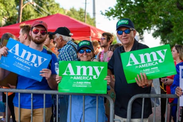 תומכי קלובוצר. צילום shutterstock