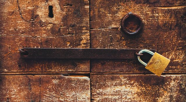 מה עושים כדי לשמור על חפצים חשובים?