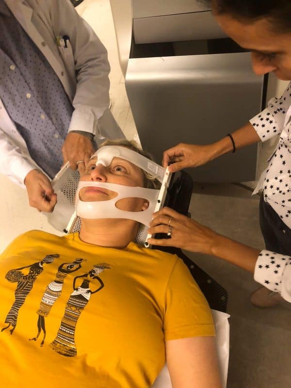 עם הרשת בדרך לטיפול הרדיוכירורגיה