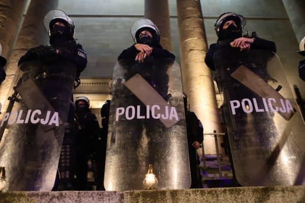 ההפגנות בפולין. צילום: shutterstock