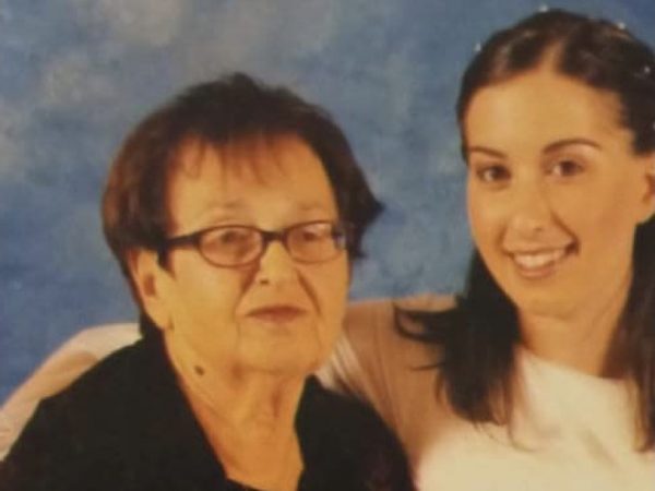 רבקה ליאון זדה, יחד עם סבתה אביבה ז"ל