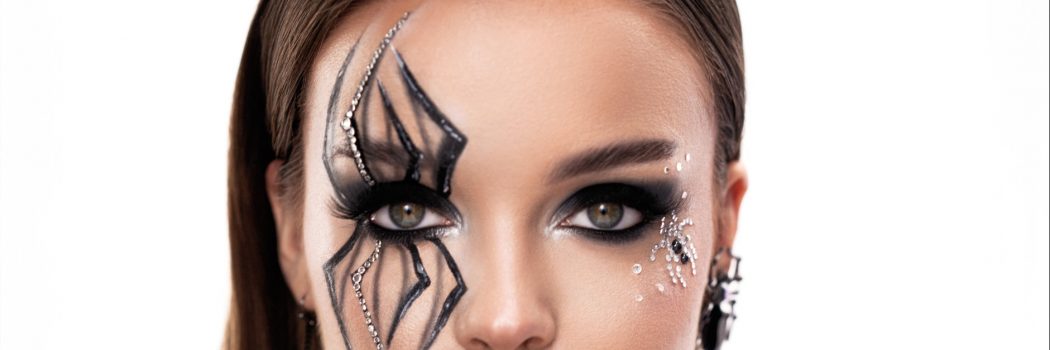 דמיינו לכם מקום שכולו אבזרים ואיפור לפורים, בחנות הפופ אפ של סקארה