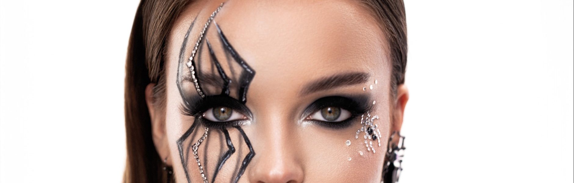 דמיינו לכם מקום שכולו אבזרים ואיפור לפורים, בחנות הפופ אפ של סקארה