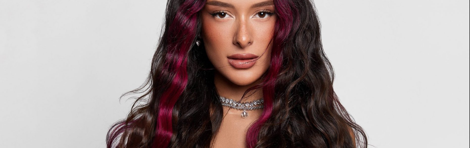 מוצרים לשיער עם שמן ארגן וכאלה עם שמן קיק, הדרמפלנינג כלי ביוטי מקצועי לעור הפנים, וערכה לעיצוב הגבות, טיפוח בסתיו