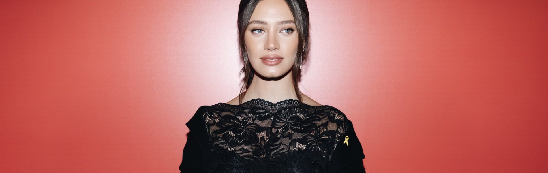 להילחם בנשירת שיער אצל נשים, והמוצרים המובילים לטיפוח שיער