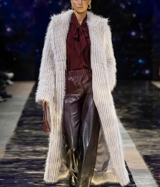 תצוגת אופנה עולמית, גשר המנעולים ומור רדמי מדגמנת הריון מושלם