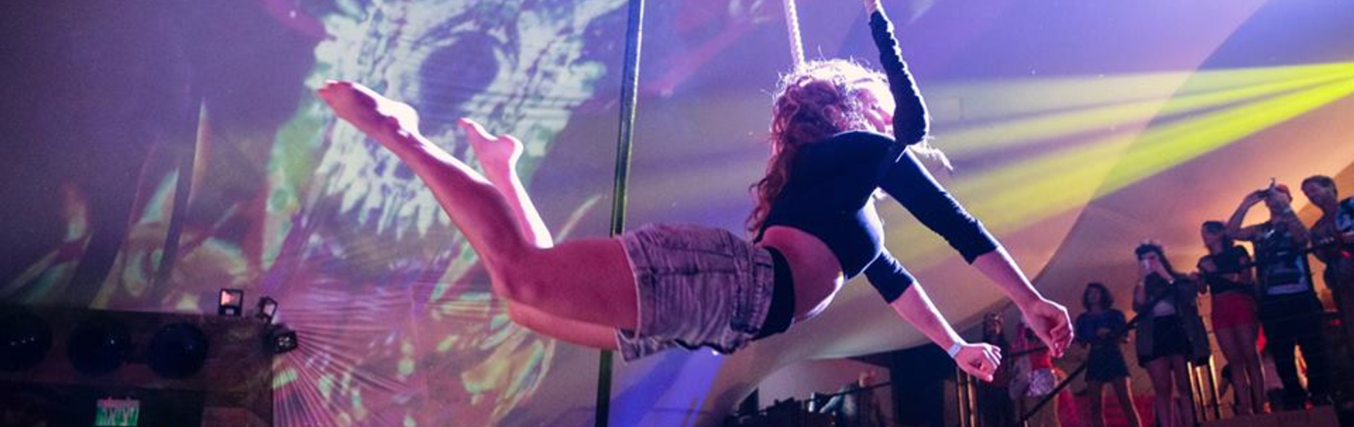 אקרובטיות אוויריות: איך היחס לגוף שלך משתנה כשהוא הופך לכלי העבודה שלך