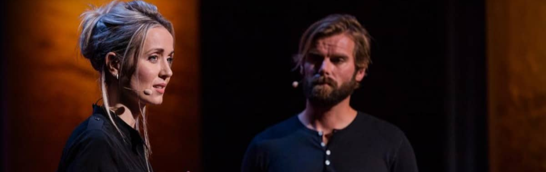 האנס והנאנסת שמספרים על האונס יחד על במה אחת