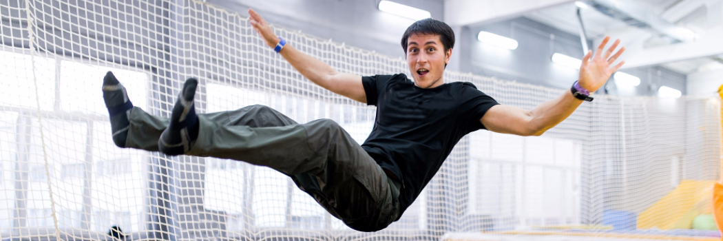 שמיניות באוויר: ממתחם מקפצות לאימפריה בשווי מיליארדי דולרים