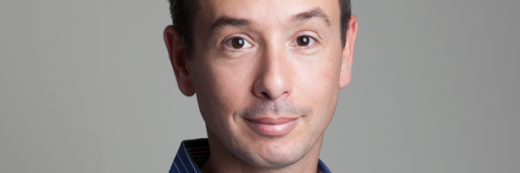 קפה בשביל נשים, מקדם נשים ואוהב נשים