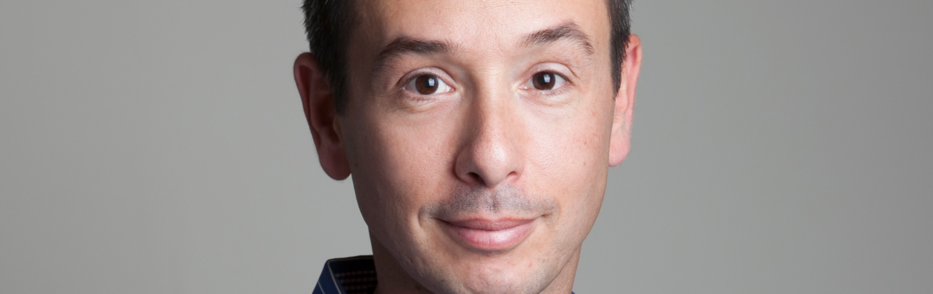 קפה בשביל נשים, מקדם נשים ואוהב נשים