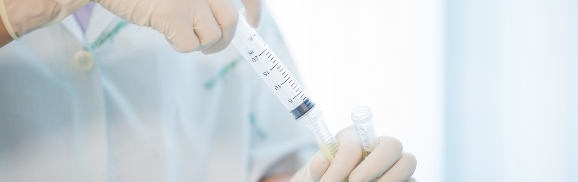 בדיקת דם במקום מי שפיר? מה שחשוב לדעת לפני שמכריעות בין השניים