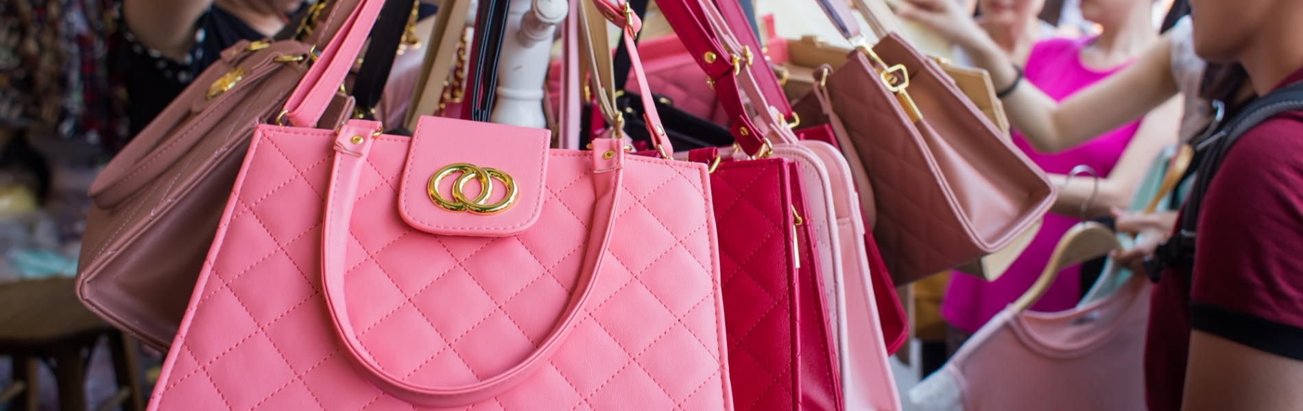 מחיר היוקרה הזולה: איך השפיעה תופעת הזיופים על המותגים?