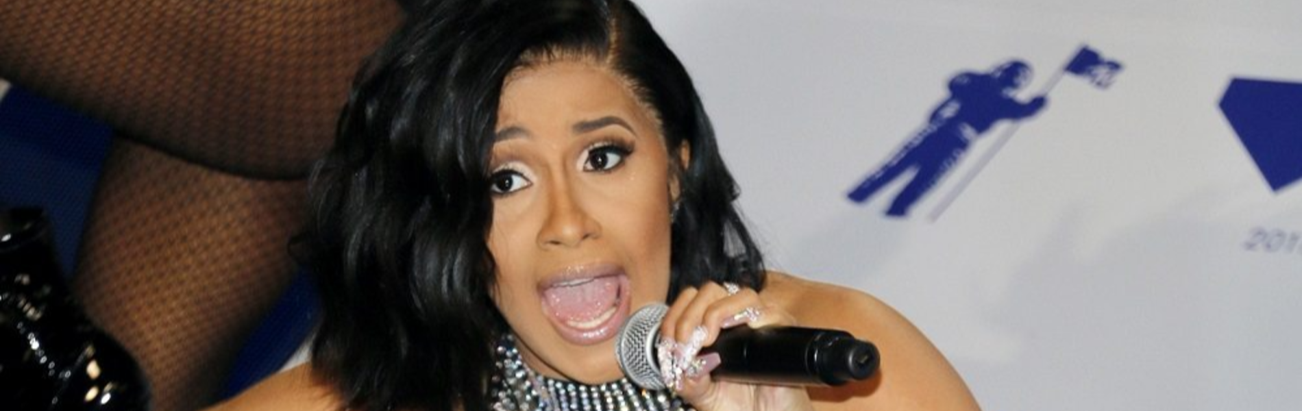 קארדי בי לא מתביישת בעבר שלה כחשפנית. היא מתגאה בו