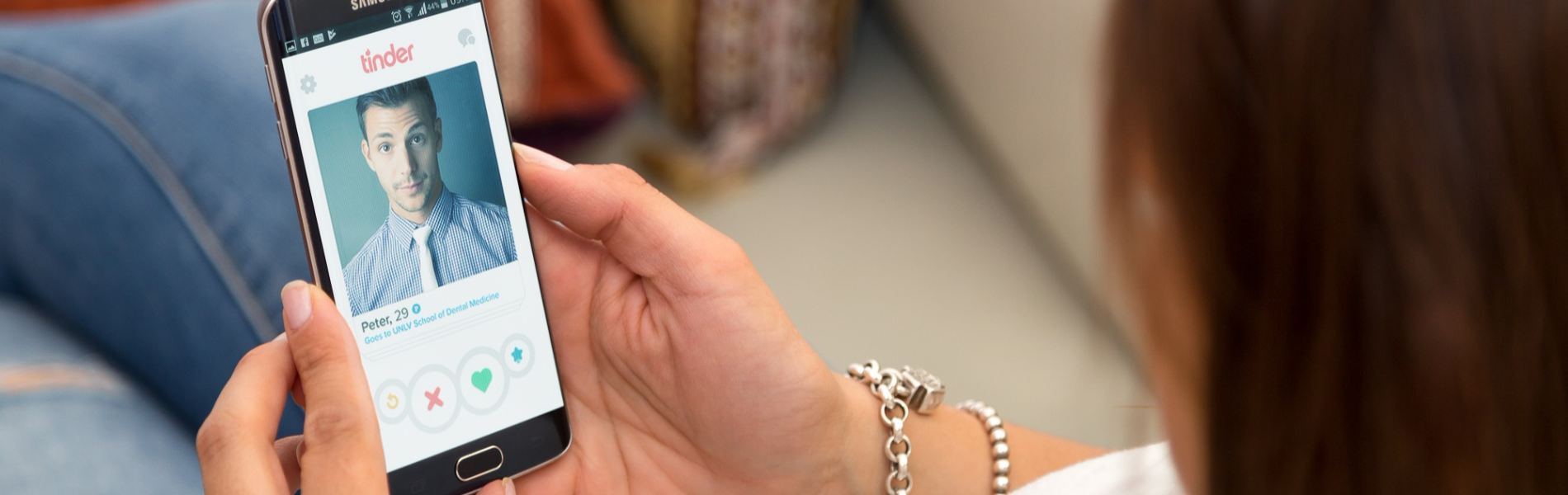 גומרים הולכים: על הרפתקאותיי בטינדרלנד