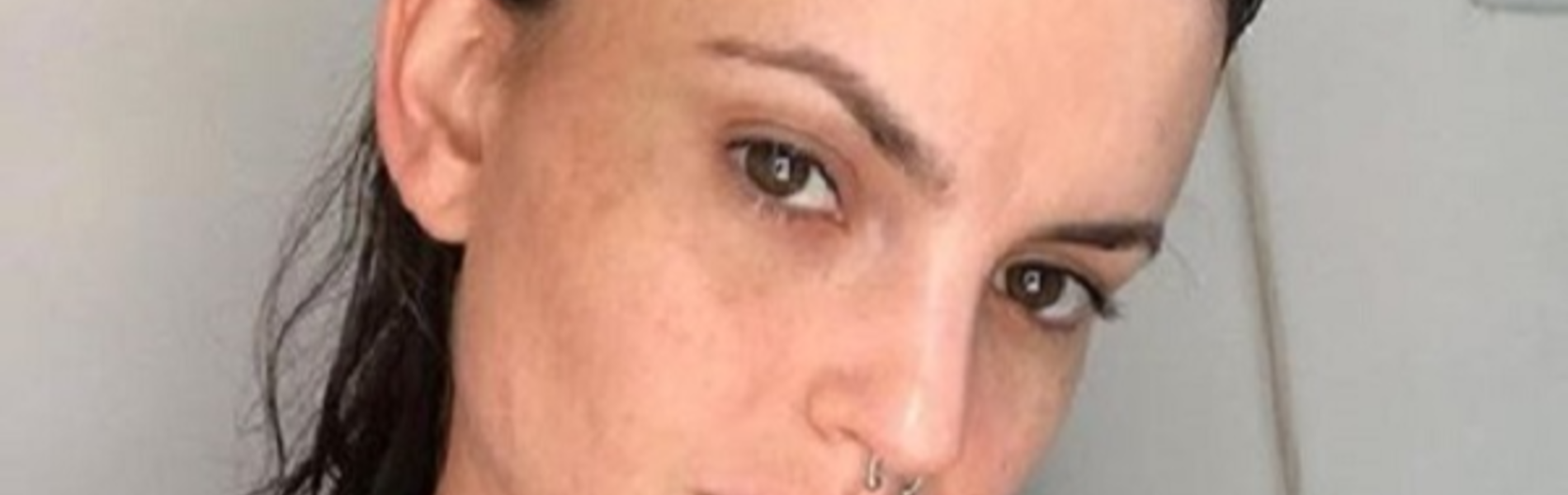 עדי אולמנסקי: כוכבת הפופ הישראלית שהפסיקה לפחד ממה שמסתתר מתחת לאיפור