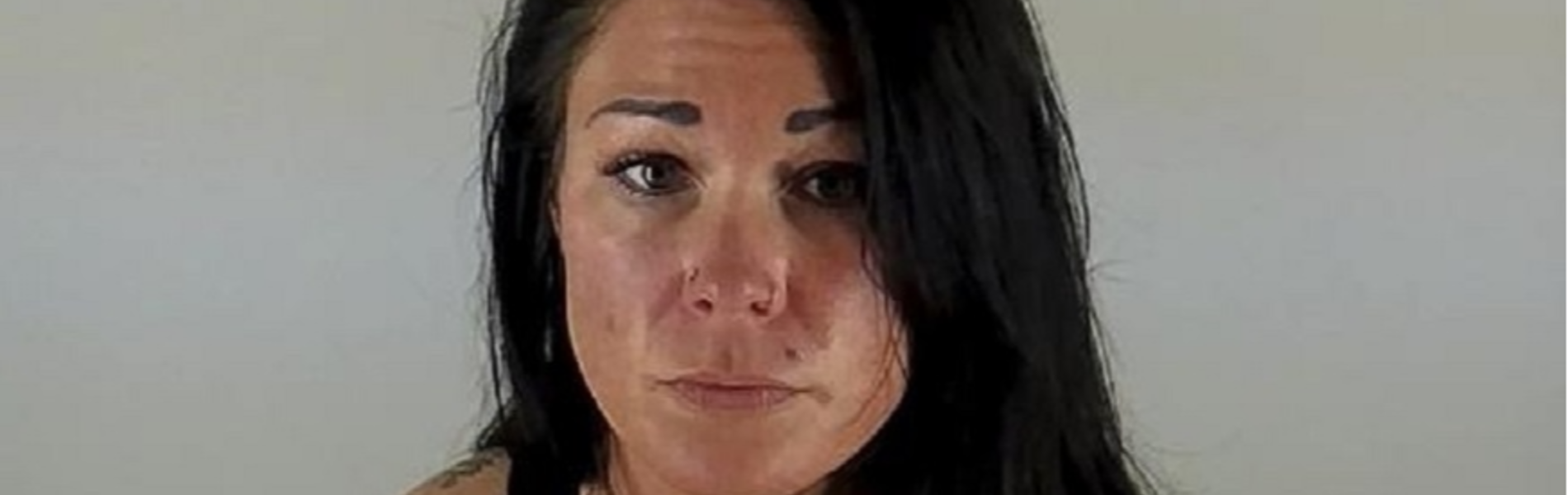 מטפלת במעון סיממה את הילדים כדי ללכת לחדר כושר