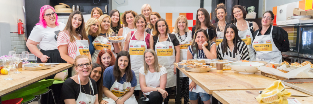 מלכה בדקה: נעים להכיר על בצק ופירות יער