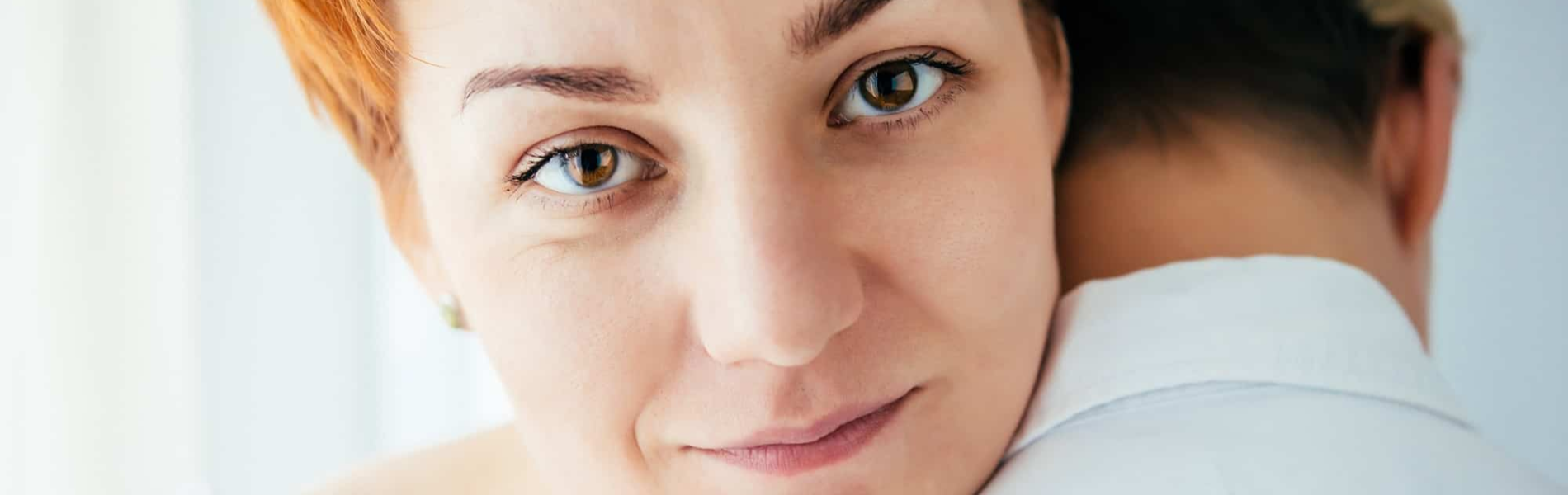 כשנשים צורכות שירותי מין מנשים בזנות