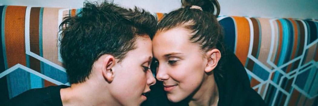 מילי בובי בראון והחבר בתמונה לכבוד ולנטיינ'ס דיי, שדווקא לא הוסרה. צילום מתוך אינסטגרם