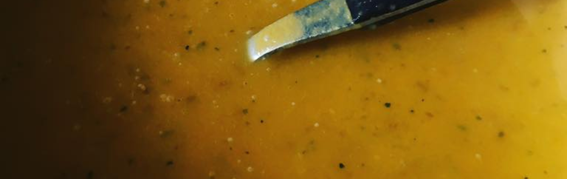 מרק כתומים ועדשים – ביתי, עשיר וקל להכנה