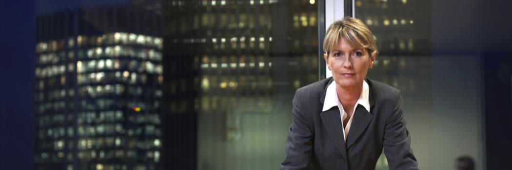 נשים בתפקידי ניהול בכירים מפוטרות יותר בהשוואה לגברים