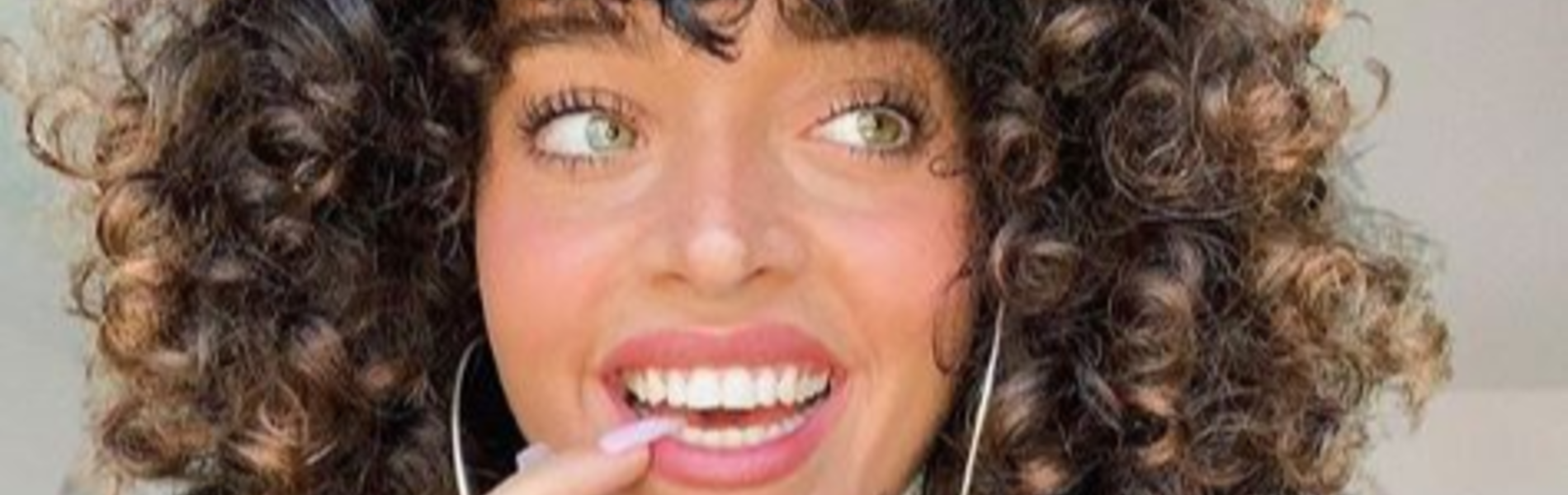 עדן פינס מגיבה בצורה מעולה להפצת תמונות העירום שלה