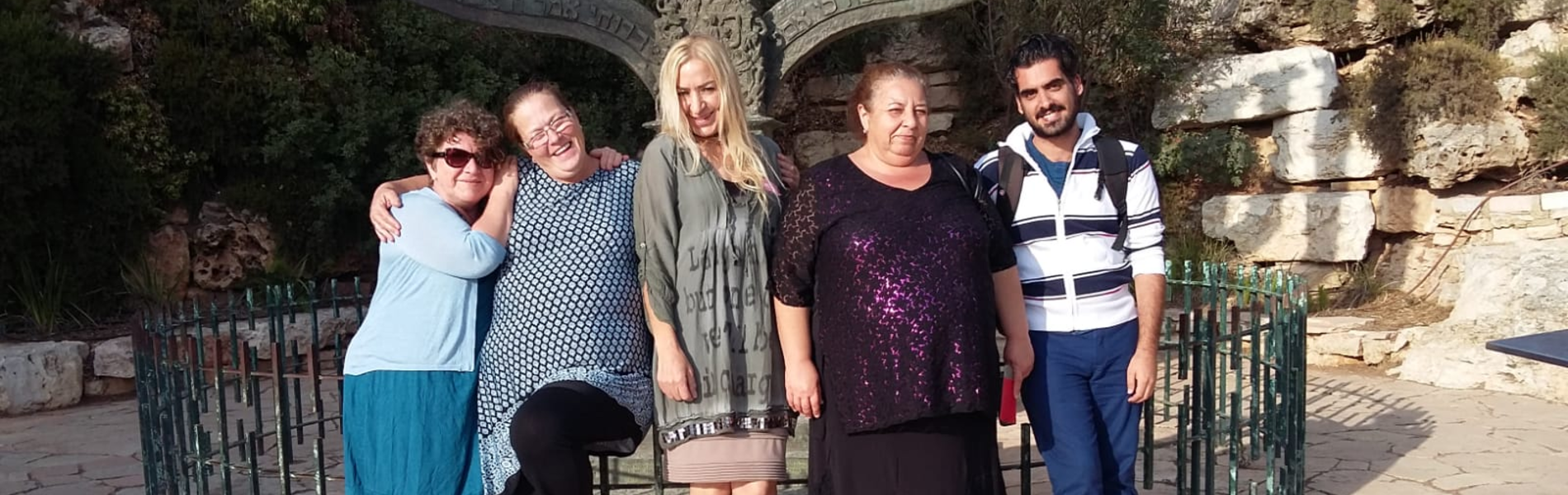 מלכות, ולא רק בפורים: הנשים שהרימו עצמן מתהומות, והקימו בית קפה חברתי