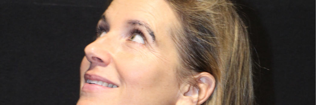 הדר גלרון בהצגה שריקה. צילום אליצור ראובני .