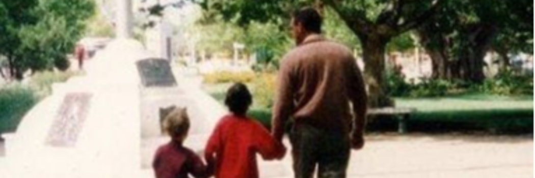 ברנדה אזרצקי ואביה. צילום באדיבות המשפחה