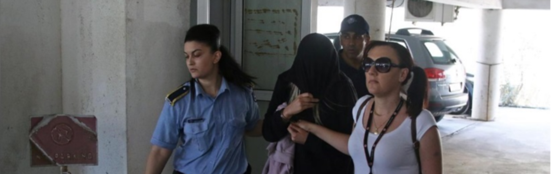 התיירת הבריטית שוחררה: האם הצעירים הישראלים ייחקרו על הפצת הסרטונים?