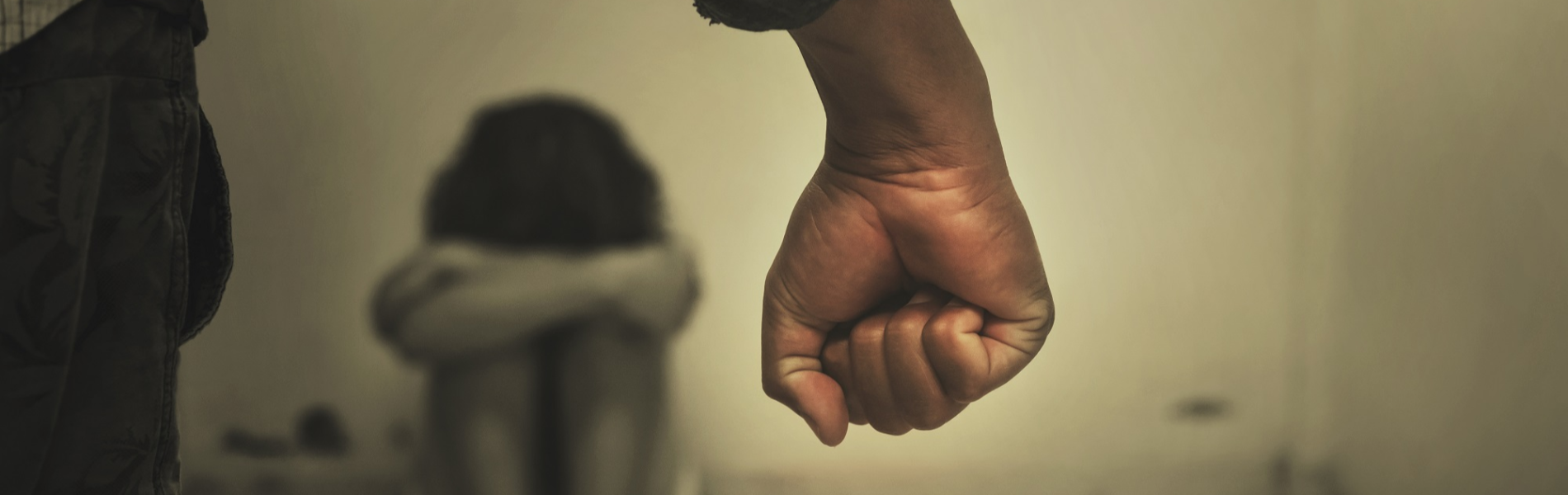 "אסור שיידעו שאת אמא גרועה שלא ייקחו לך את הילדים"