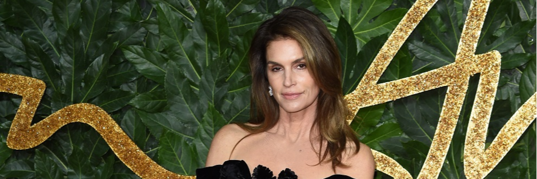 העיקר הכוונה? סינדי קרופורד קוראת להישאר בבתים בדרך קצת עקומה