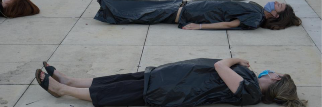 מיצג הגופות: 'התכנית הכלכלית הזו היא הדרך הבטוחה למותה של הכלכלה הישראלית'