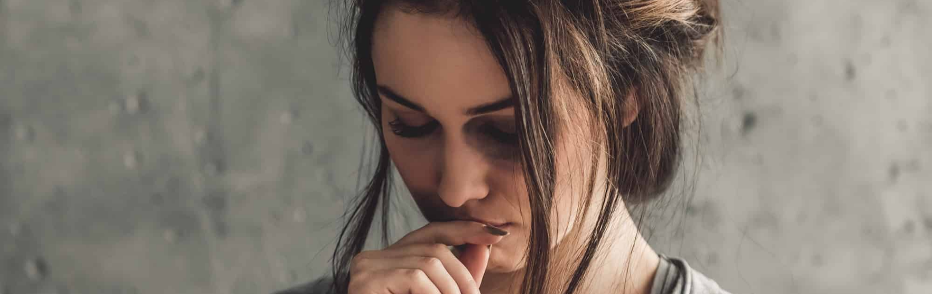 עדות מקו החירום לנשים מוכות: "בעלה ישב בסלון והיא ברחה למרפסת לבקש עזרה"