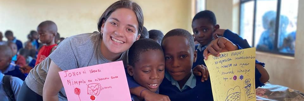 יומן מסע: כשבתי בת ה-15 לקחה אותי להתנדב בטנזניה