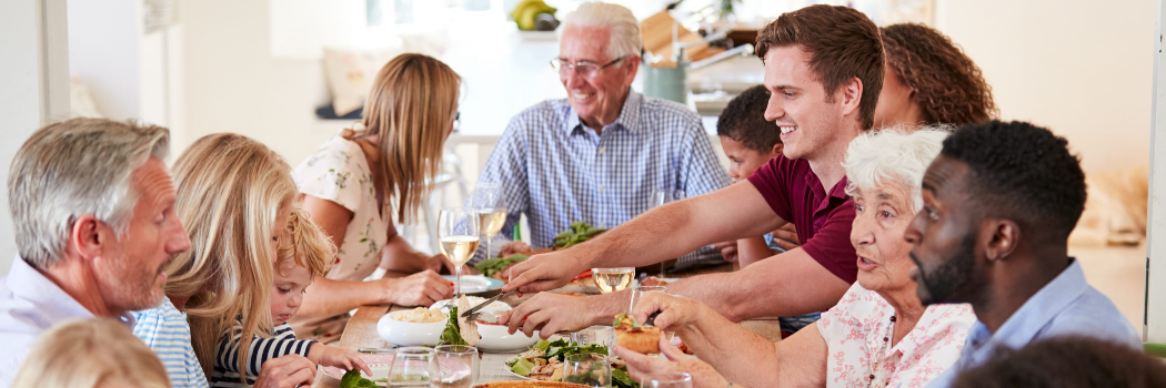 על 4 רווקים ורווקות דיברה התורה: איך שורדים את ערב החג?